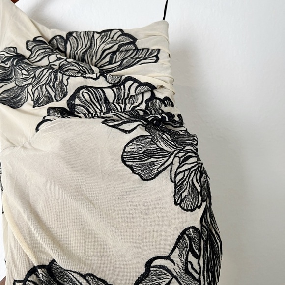 Dress the Population One Shoulder Floral Midi Dress - Picture 6 of 11